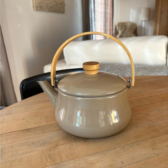 Vintage Enameled Kettle with Bentwood Handle - Picture 2 of 12